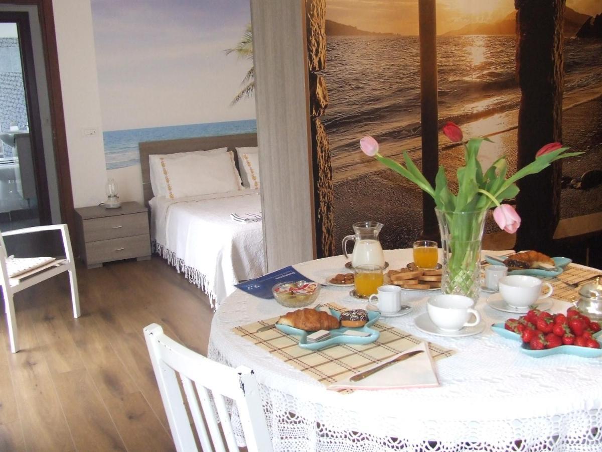 Casa Laura Bed & Breakfast Terracina Exterior photo